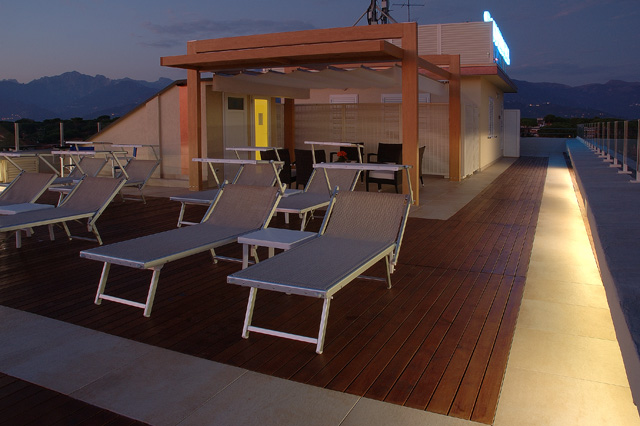 Terrazzo Hotel - gres 60x60 + parquet