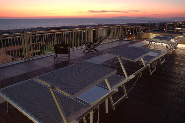 Terrazzo Hotel - gres 60x60 + parquet